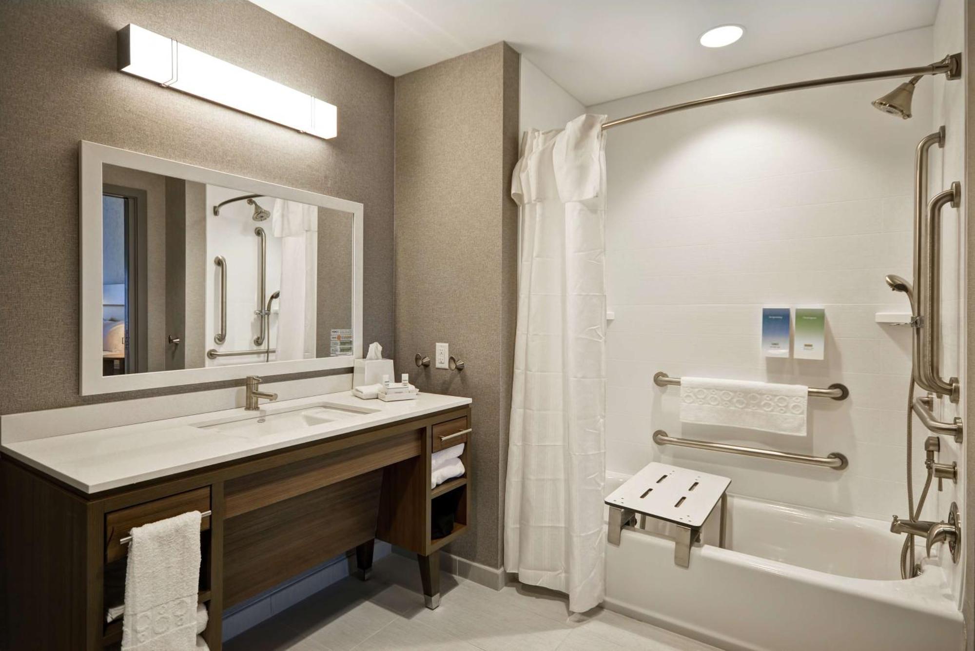 Home2 Suites By Hilton Queensbury Lake George Εξωτερικό φωτογραφία